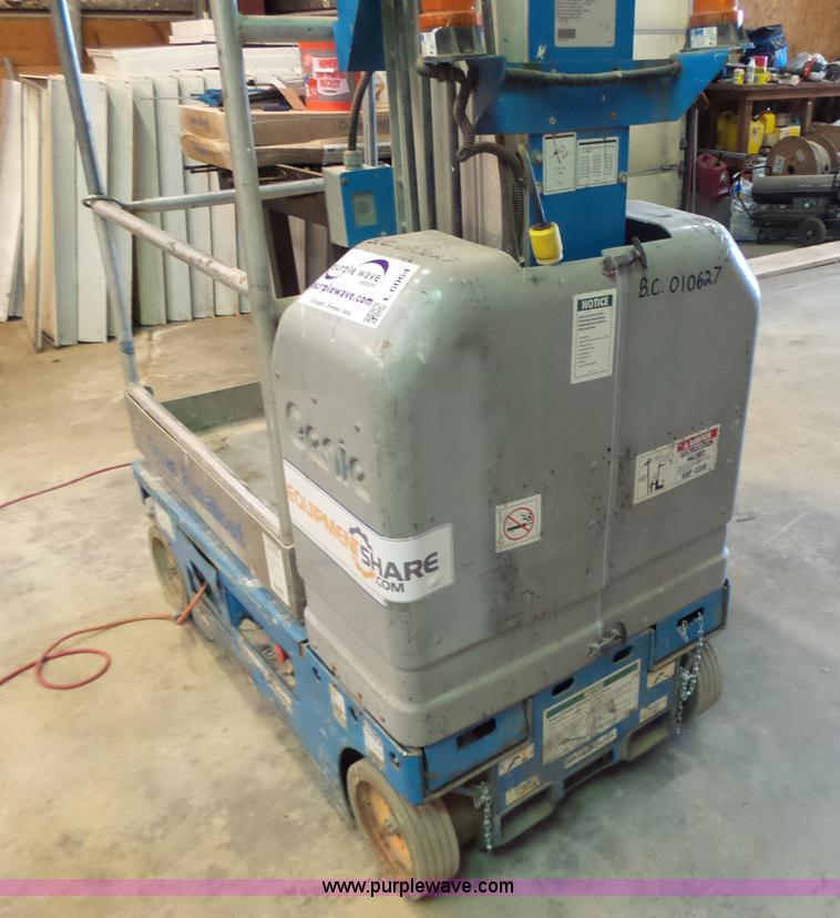 image for item L6064 2005 Genie GR15 scissor lift