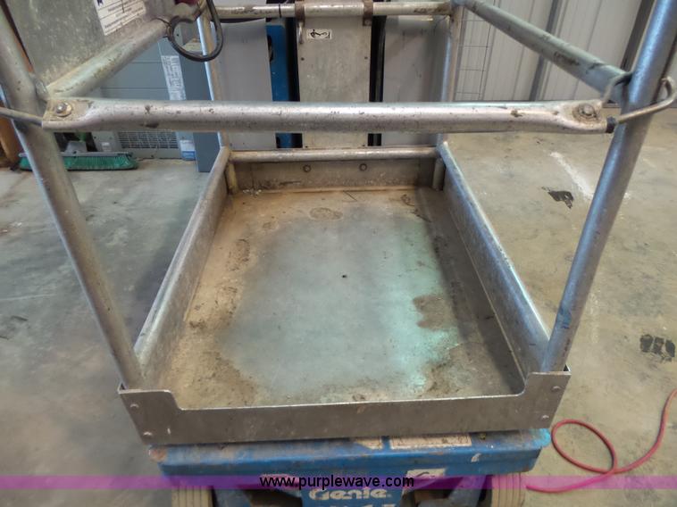 image for item L6064 2005 Genie GR15 scissor lift