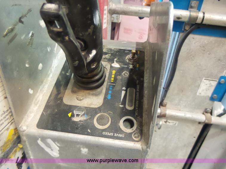 image for item L6064 2005 Genie GR15 scissor lift