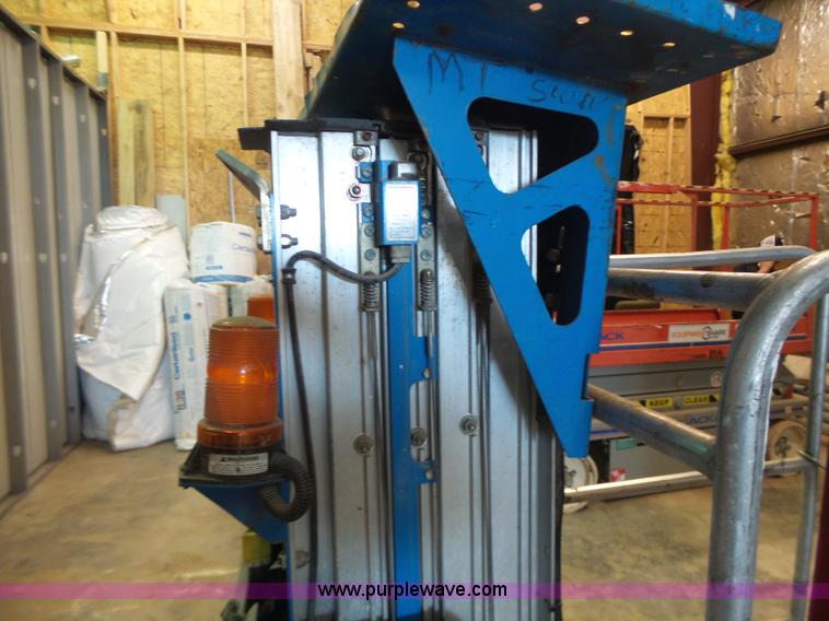 image for item L6064 2005 Genie GR15 scissor lift