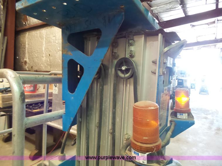 image for item L6064 2005 Genie GR15 scissor lift