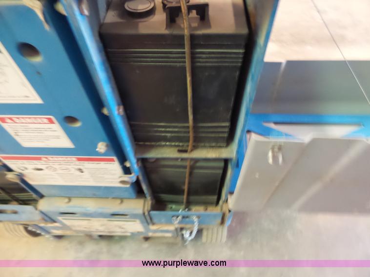 image for item L6064 2005 Genie GR15 scissor lift