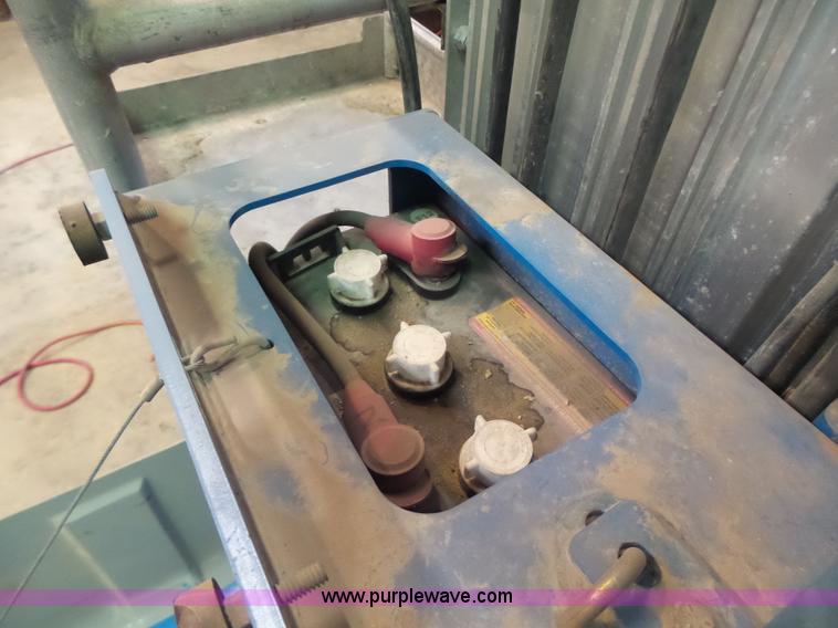 image for item L6064 2005 Genie GR15 scissor lift