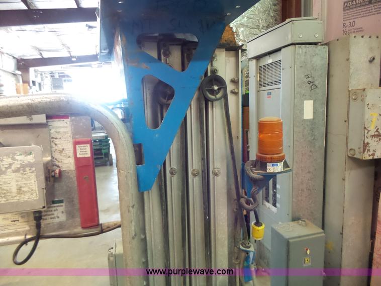 image for item L6064 2005 Genie GR15 scissor lift