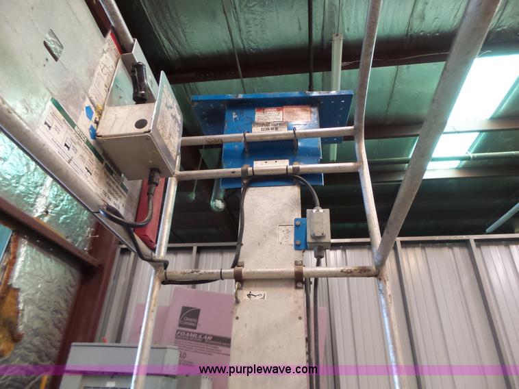 image for item L6064 2005 Genie GR15 scissor lift