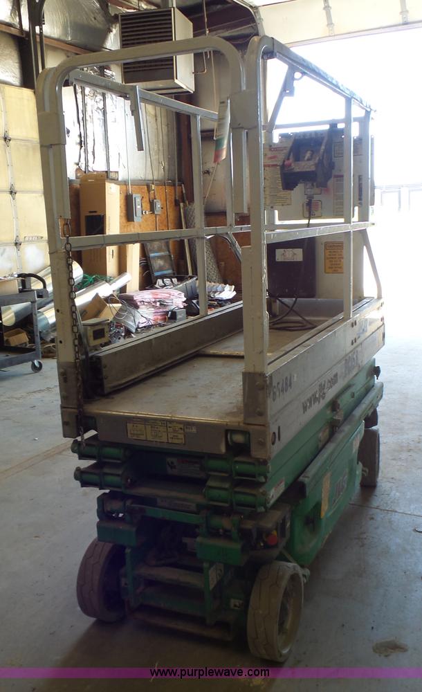 image for item L6066 2005 JLG 1930ES scissor lift