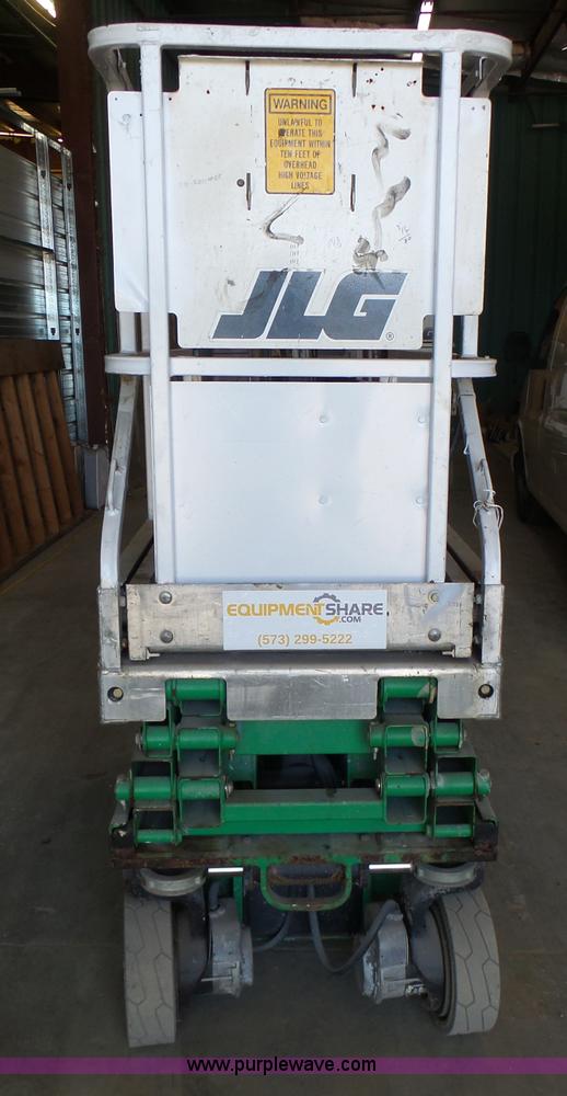 image for item L6066 2005 JLG 1930ES scissor lift
