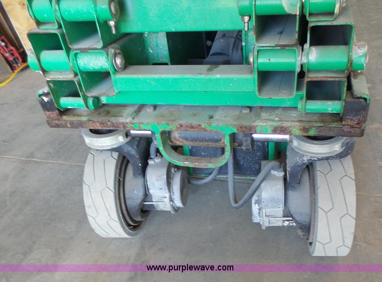 image for item L6066 2005 JLG 1930ES scissor lift