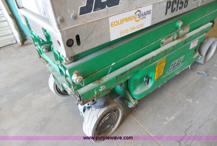 image for item L6066 2005 JLG 1930ES scissor lift