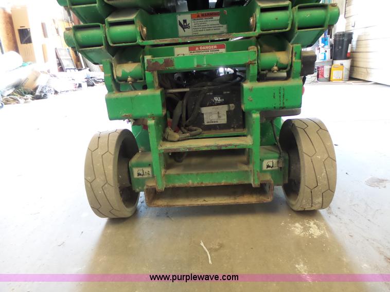 image for item L6066 2005 JLG 1930ES scissor lift