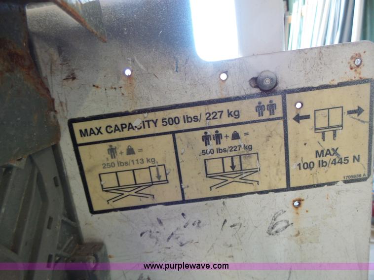 image for item L6066 2005 JLG 1930ES scissor lift