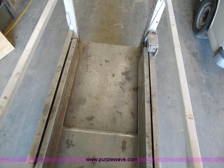 image for item L6066 2005 JLG 1930ES scissor lift