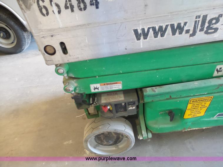 image for item L6066 2005 JLG 1930ES scissor lift