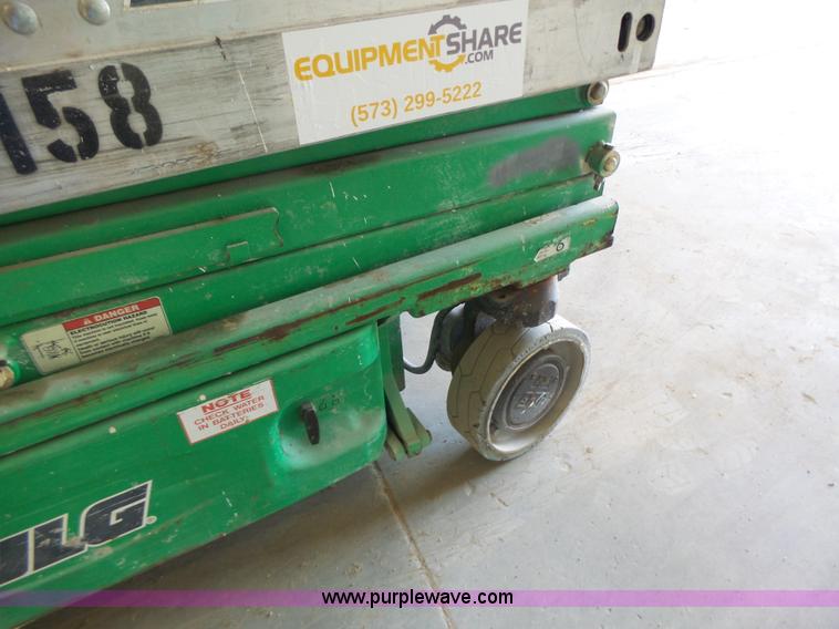 image for item L6066 2005 JLG 1930ES scissor lift