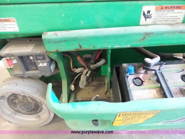 image for item L6066 2005 JLG 1930ES scissor lift