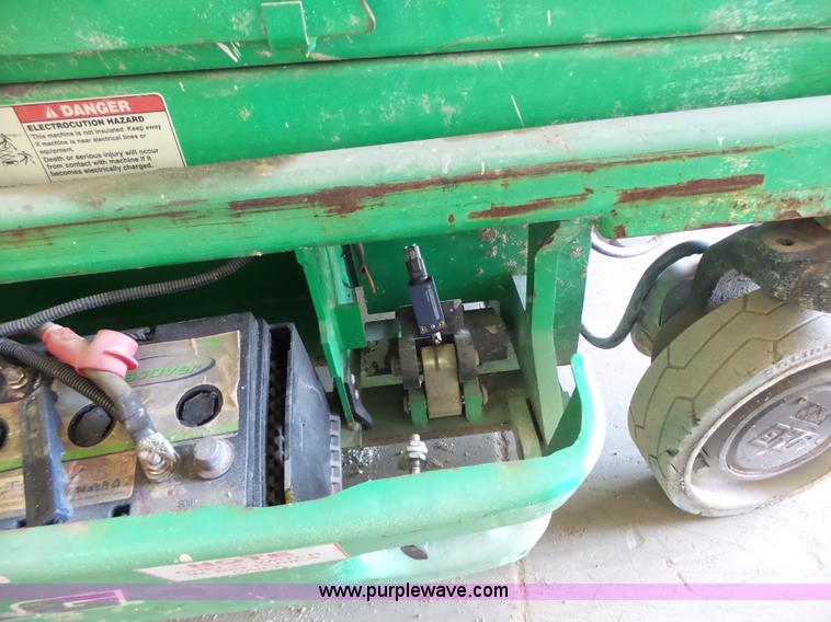 image for item L6066 2005 JLG 1930ES scissor lift