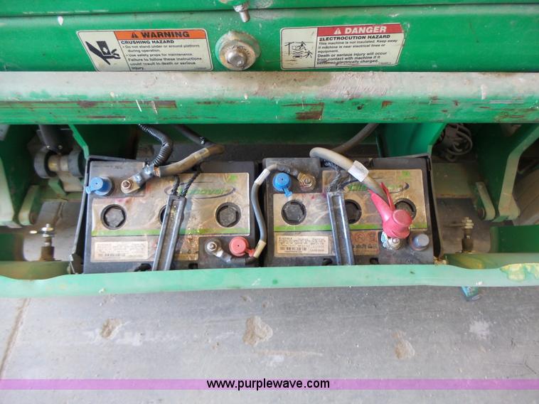 image for item L6066 2005 JLG 1930ES scissor lift