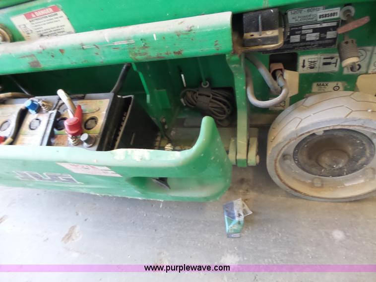 image for item L6066 2005 JLG 1930ES scissor lift