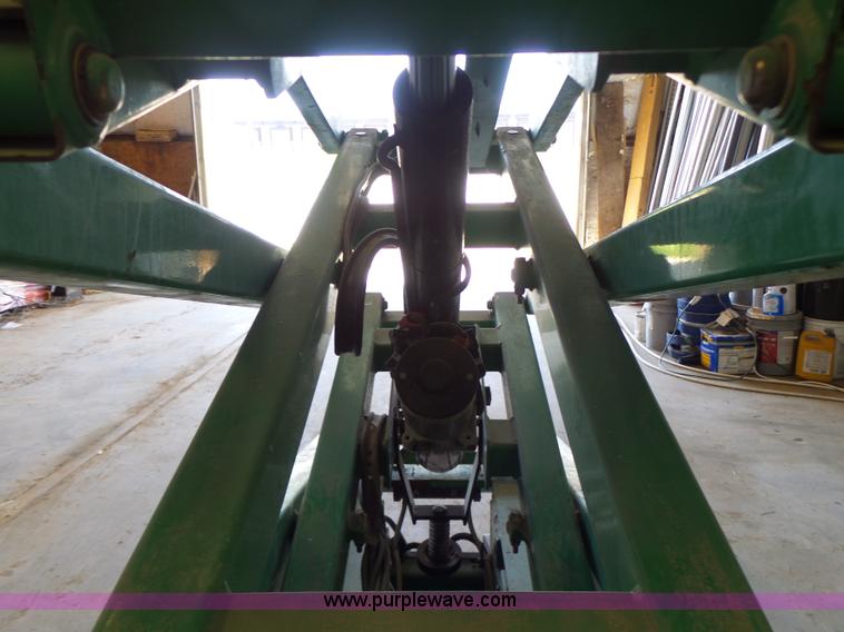 image for item L6066 2005 JLG 1930ES scissor lift