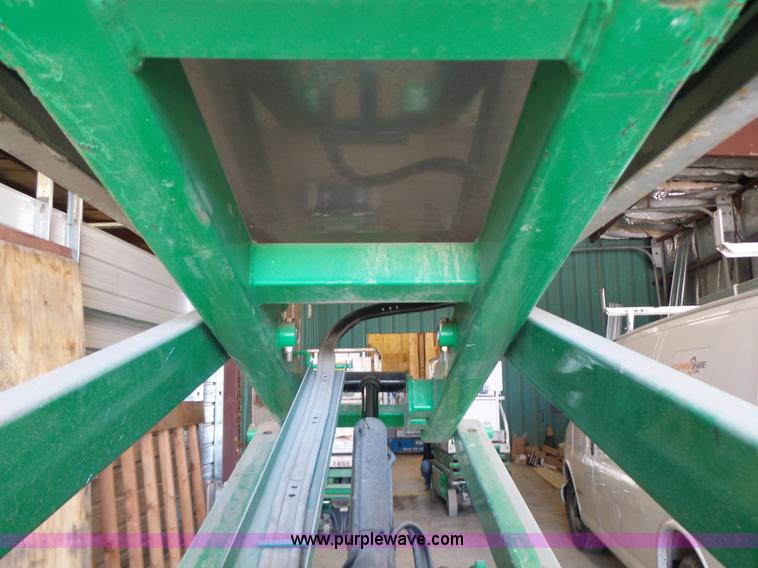 image for item L6066 2005 JLG 1930ES scissor lift