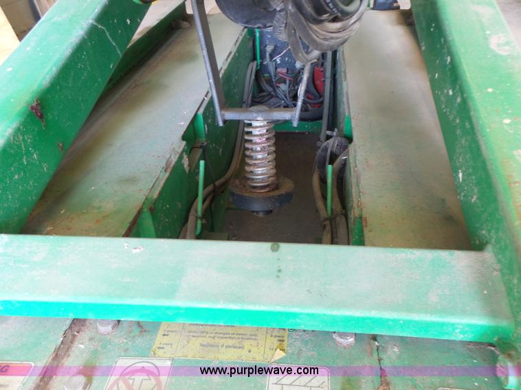 image for item L6066 2005 JLG 1930ES scissor lift