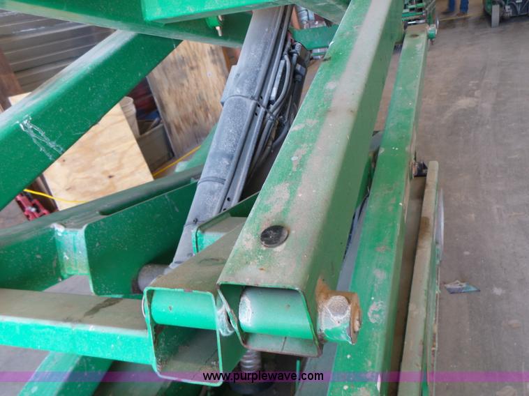 image for item L6066 2005 JLG 1930ES scissor lift