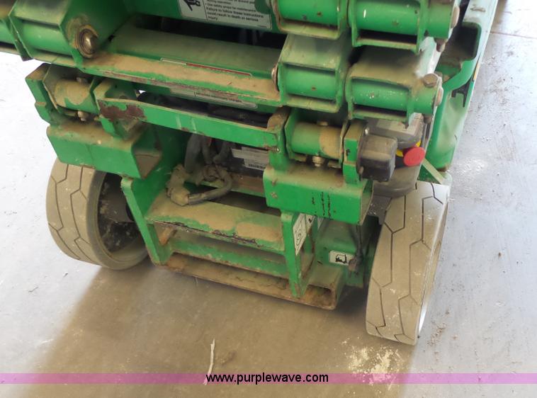 image for item L6066 2005 JLG 1930ES scissor lift