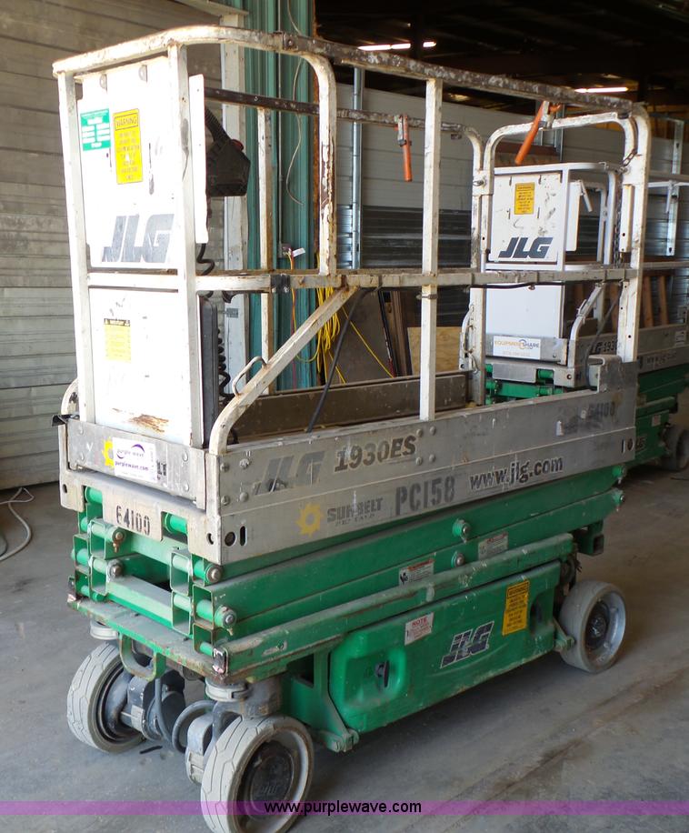 image for item L6067 2005 JLG 1930ES scissor lift