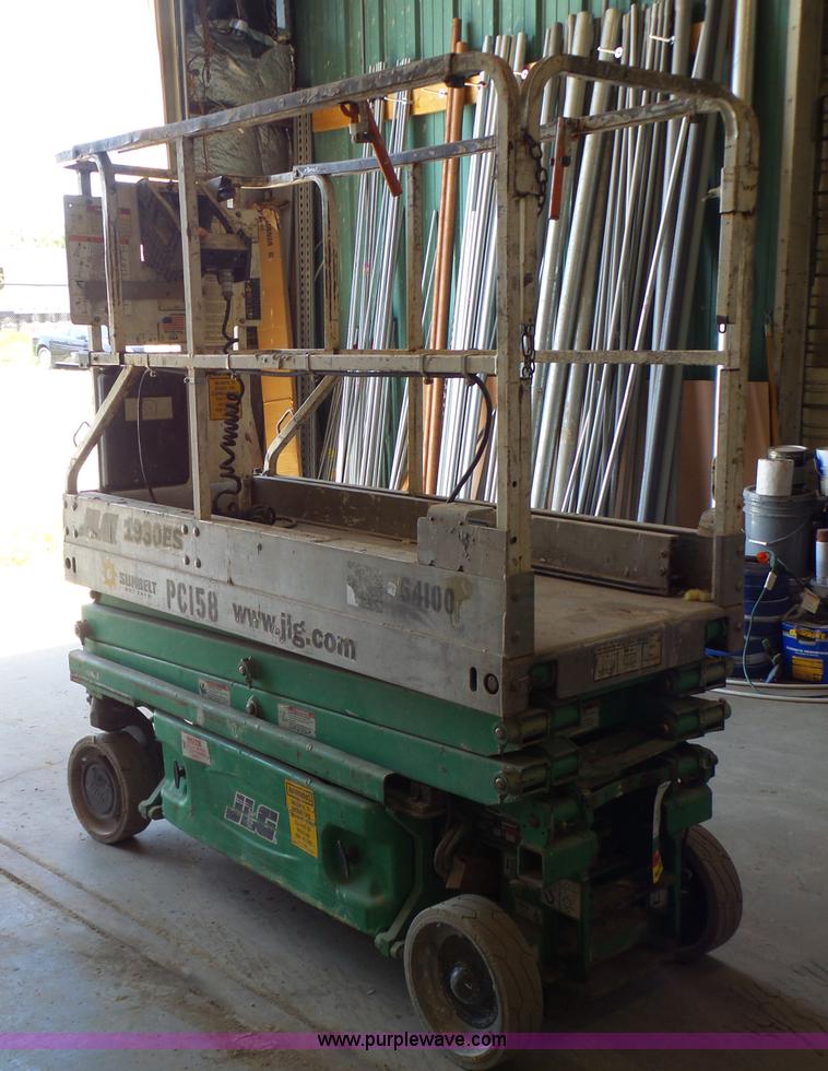 image for item L6067 2005 JLG 1930ES scissor lift