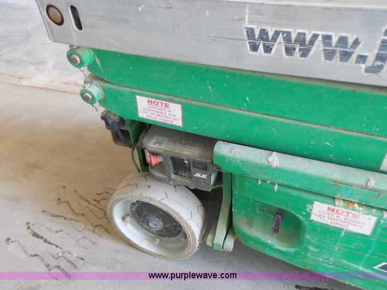 image for item L6067 2005 JLG 1930ES scissor lift