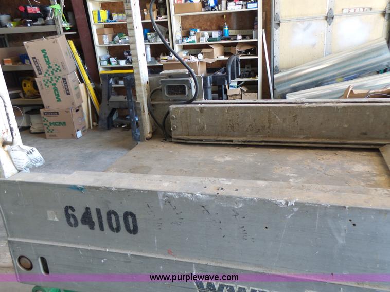 image for item L6067 2005 JLG 1930ES scissor lift