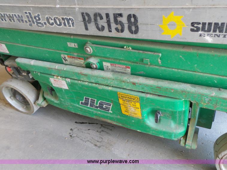 image for item L6067 2005 JLG 1930ES scissor lift