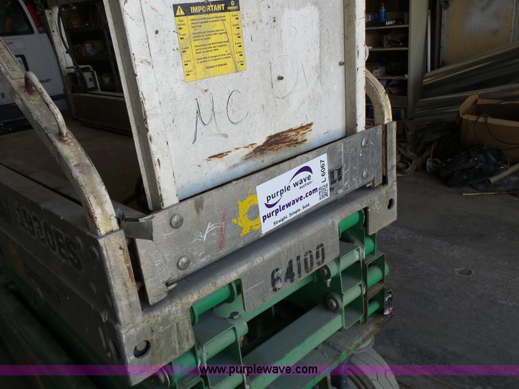 image for item L6067 2005 JLG 1930ES scissor lift