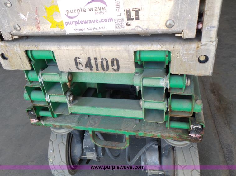 image for item L6067 2005 JLG 1930ES scissor lift