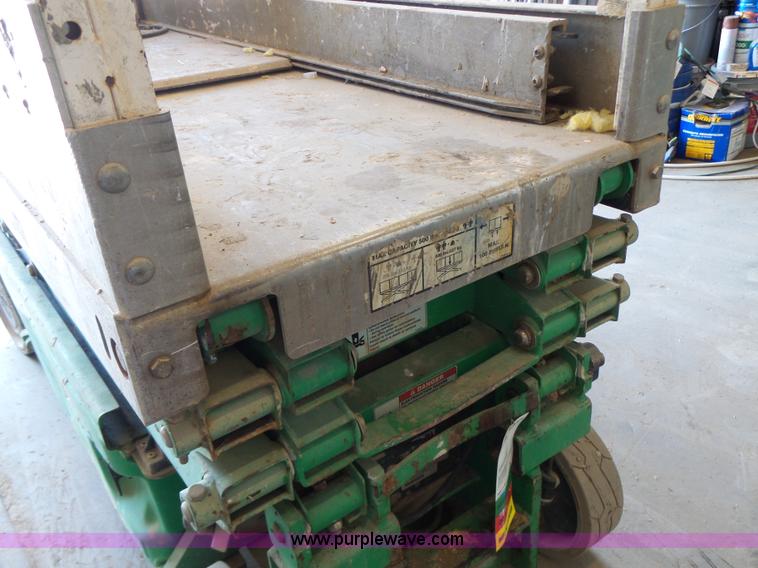 image for item L6067 2005 JLG 1930ES scissor lift