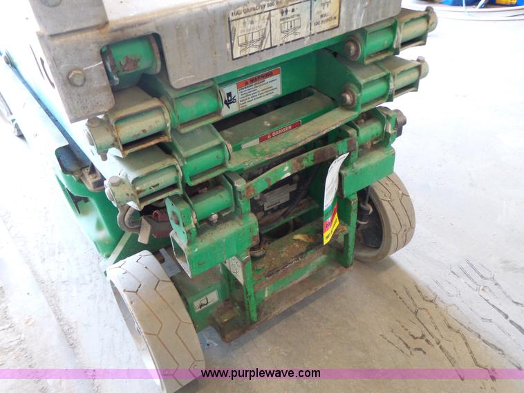 image for item L6067 2005 JLG 1930ES scissor lift