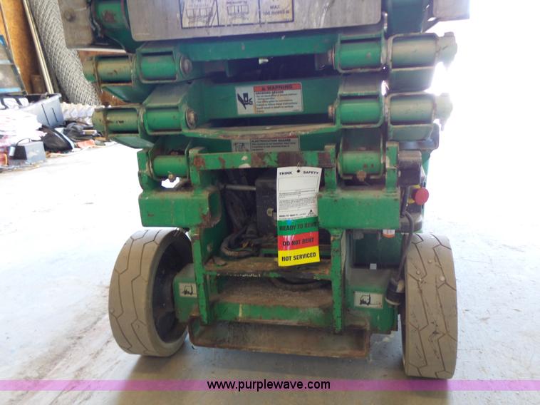 image for item L6067 2005 JLG 1930ES scissor lift