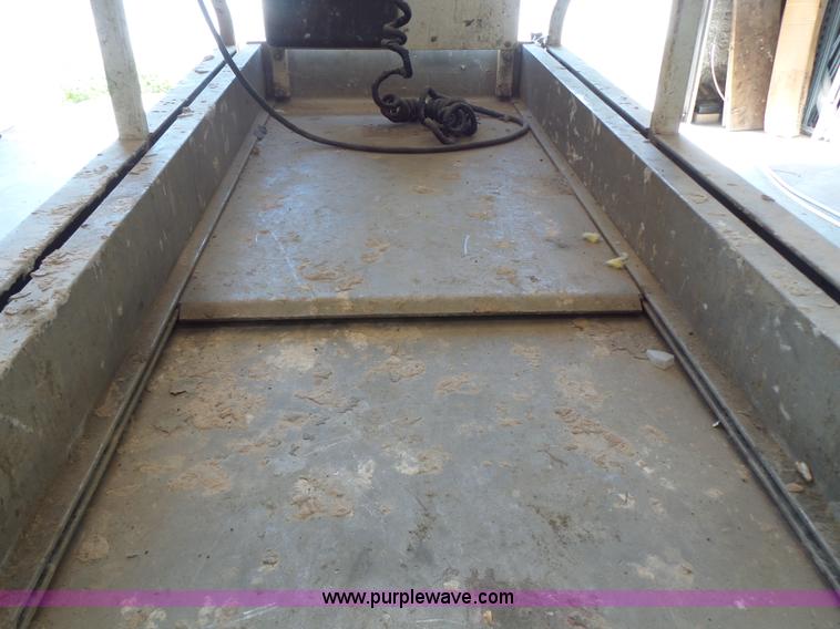 image for item L6067 2005 JLG 1930ES scissor lift