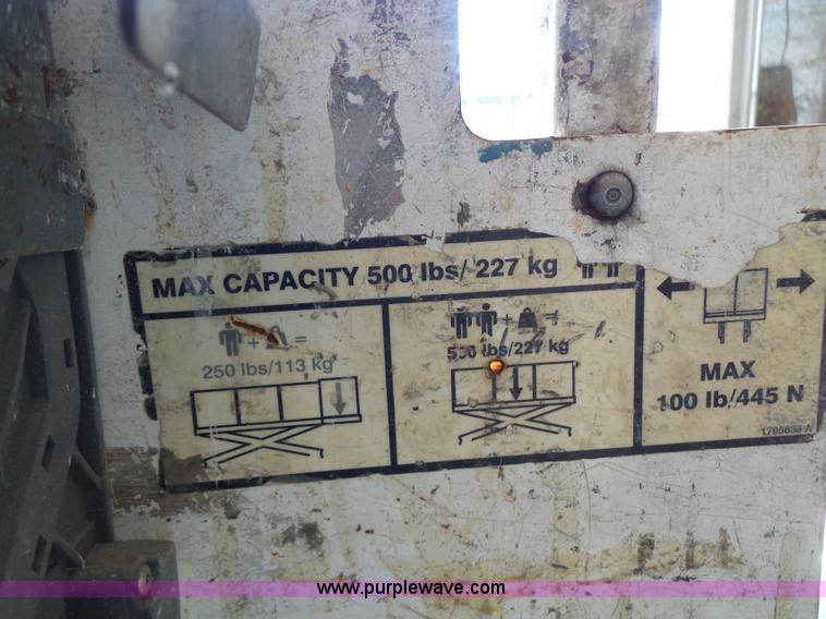 image for item L6067 2005 JLG 1930ES scissor lift