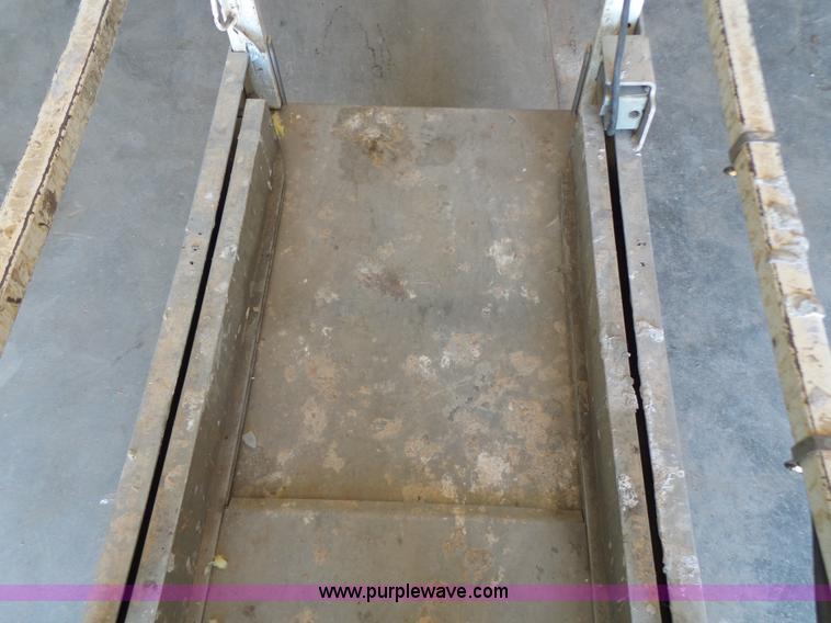 image for item L6067 2005 JLG 1930ES scissor lift