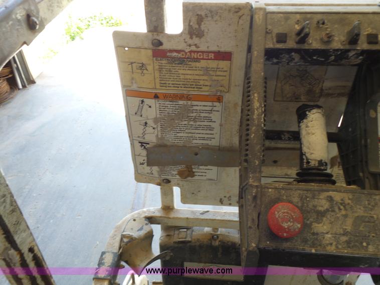 image for item L6067 2005 JLG 1930ES scissor lift