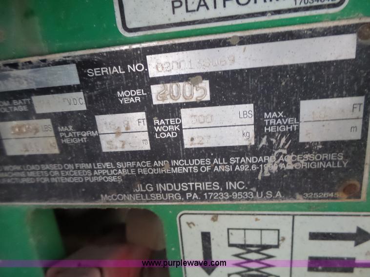 image for item L6067 2005 JLG 1930ES scissor lift