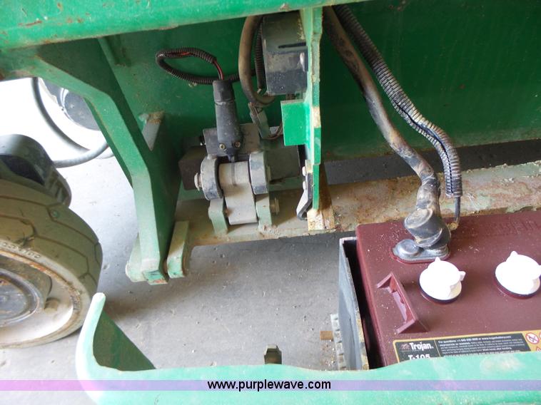 image for item L6067 2005 JLG 1930ES scissor lift