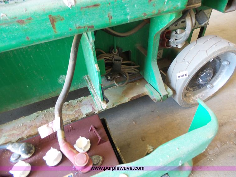 image for item L6067 2005 JLG 1930ES scissor lift