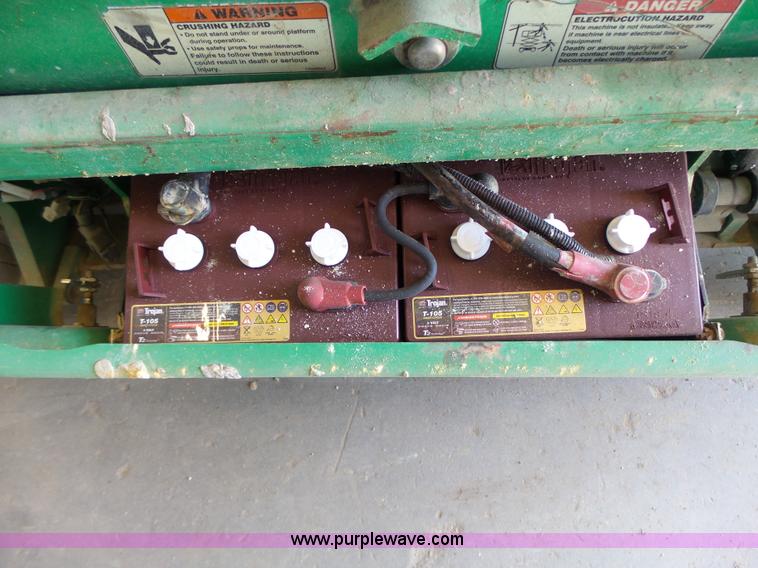 image for item L6067 2005 JLG 1930ES scissor lift