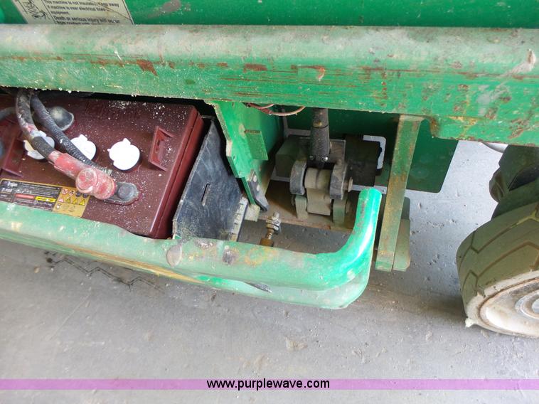 image for item L6067 2005 JLG 1930ES scissor lift