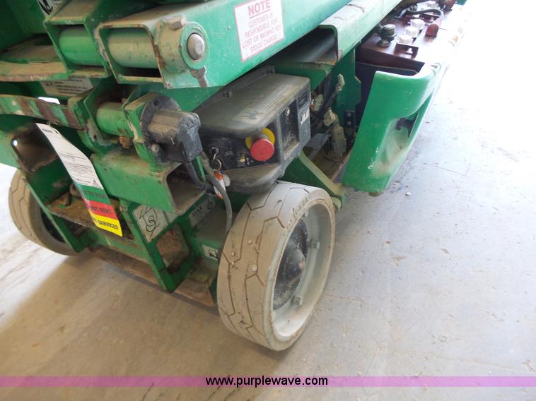 image for item L6067 2005 JLG 1930ES scissor lift