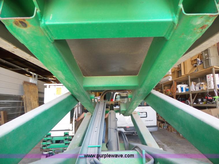 image for item L6067 2005 JLG 1930ES scissor lift