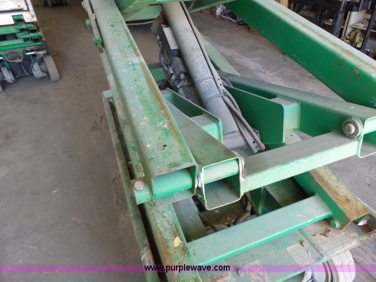 image for item L6067 2005 JLG 1930ES scissor lift