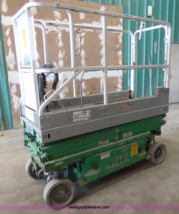 image for item L6068 2005 JLG 1930ES scissor lift